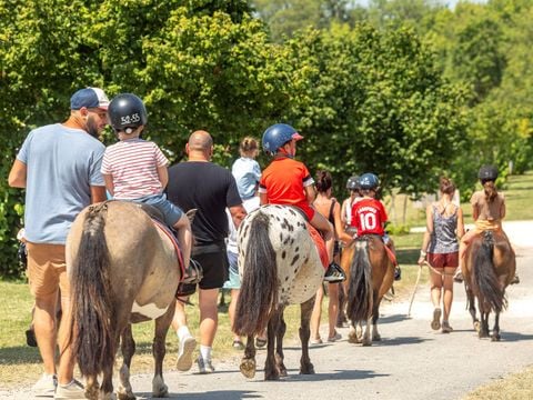 Camping Chateau de Fonrives - Camping Lot-et-Garonne
