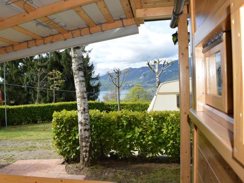 CARAVANE 2 personnes - Avec eau et salle de bain privée (pas de douche)