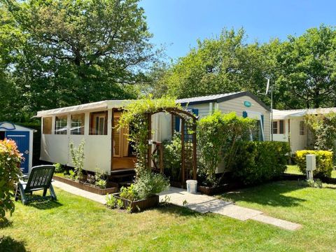 MOBILHOME 4 personnes - Grand confort - terrasse couverte et fermée