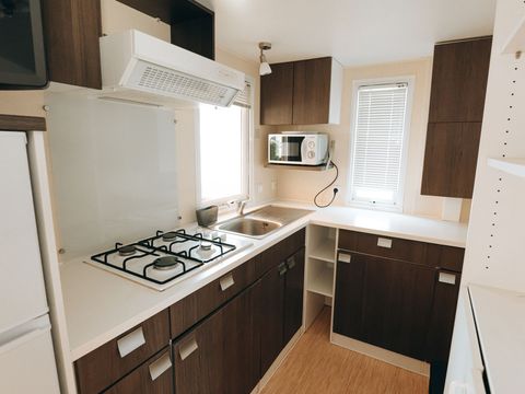 MOBILHOME 4 personnes - Grand confort - terrasse couverte et fermée