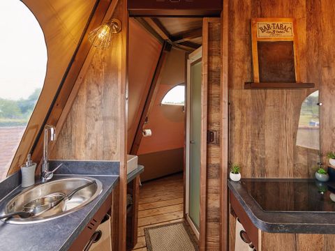 HÉBERGEMENT INSOLITE 4 personnes - Tipi NOMADE - 2 chambres avec sanitaires