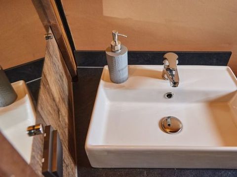 HÉBERGEMENT INSOLITE 4 personnes - Tipi NOMADE - 2 chambres avec sanitaires