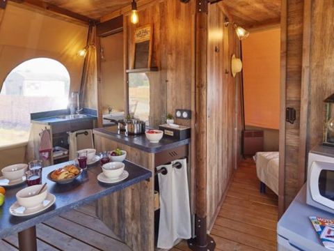 HÉBERGEMENT INSOLITE 4 personnes - Tipi NOMADE - 2 chambres avec sanitaires