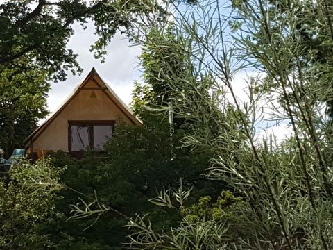 Tente en toile et en bois 6 personnes - Cabane Trappeur surplombant la rivière avec vue sur les montagnes