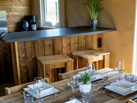 TENTE TOILE ET BOIS 5 personnes - Lodge Luxe nature surplombant la rivière avec vue panoramique - climatisé