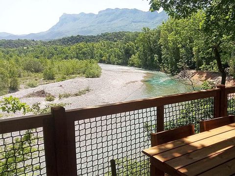 Tente en toile et en bois 5 personnes - Lodge Luxe nature surplombant la rivière avec vue panoramique - Climatisé