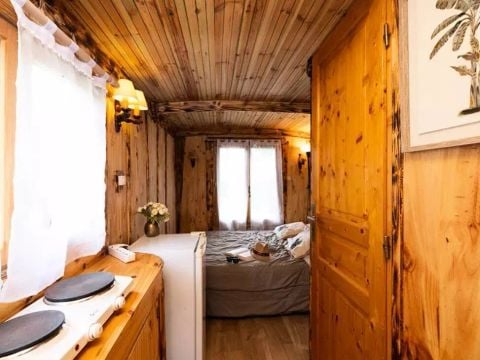 HÉBERGEMENT INSOLITE 2 personnes - Roulotte Baudelaire 1 Pièce 2 Personnes