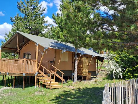 Tente en toile et en bois 6 personnes - Tente Lodge Prestige Plus - 2 chambres - 1SDB - 35m²
