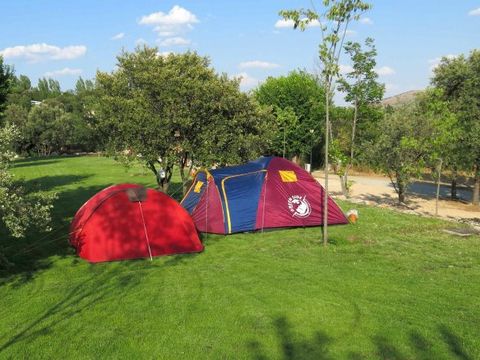 Emplacement - Pitch of 70 metres of grass, views and sun