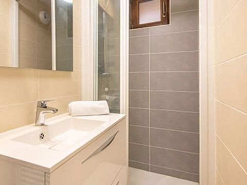Appartement 5 personnes - "Rénové-Etage" - 2 Pièces