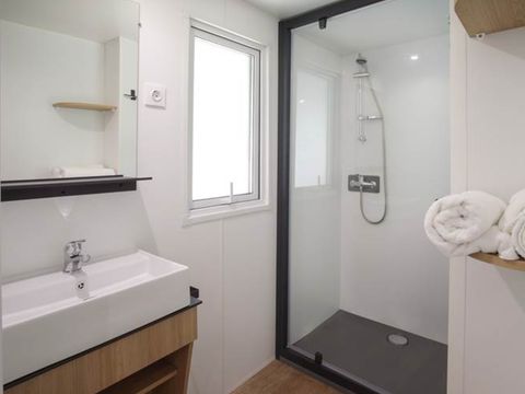 Mobilhome 4 personnes - Nest29 30,8 m²- 2 chambres + Terrasse couverte + TV
