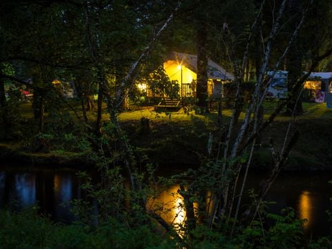 LODGE 4 personnes - Mini-Wood sur pilotis en toile , sans sanitaires, pour 4 personnes