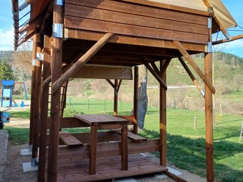 TENTE TOILE ET BOIS 2 personnes - Tente Bivouac sur pilotis bois et toile, sans sanitaires pour 2 personnes