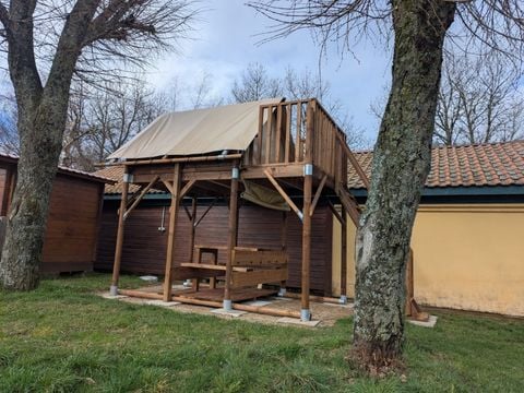 TENTE TOILE ET BOIS 2 personnes - Tente Bivouac sur pilotis bois et toile, sans sanitaires pour 2 personnes