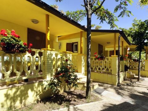 BUNGALOW 4 personnes - En dur - une pièce