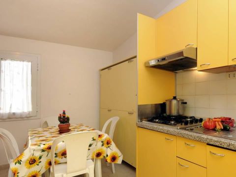 BUNGALOW 4 personnes - En dur - une pièce