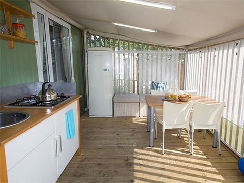 Tente en toile et en bois 5 personnes - Lodge hybride | 2 Ch. | 4/5 Pers. | 1 SDB | Clim.