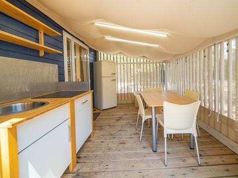 Tente en toile et en bois 5 personnes - Lodge hybride | 2 Ch. | 4/5 Pers. | 1 SDB | Clim.
