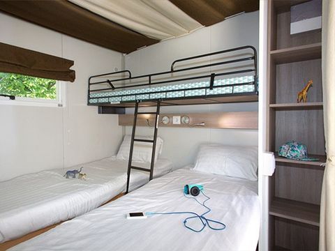 Tente en toile et en bois 5 personnes - Lodge hybride | 2 Ch. | 4/5 Pers. | 1 SDB | Clim.