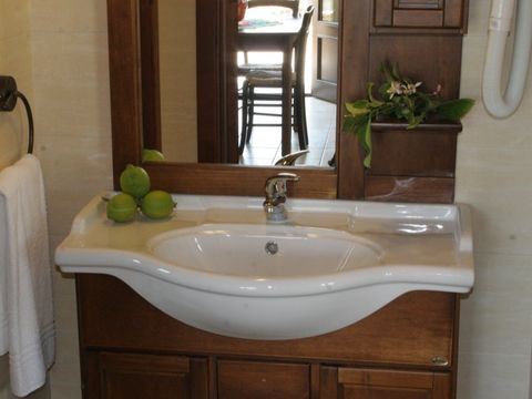 APPARTEMENT 2 personnes - avec vue sur le jardin  2 adultes - 1 chambre avec lit double