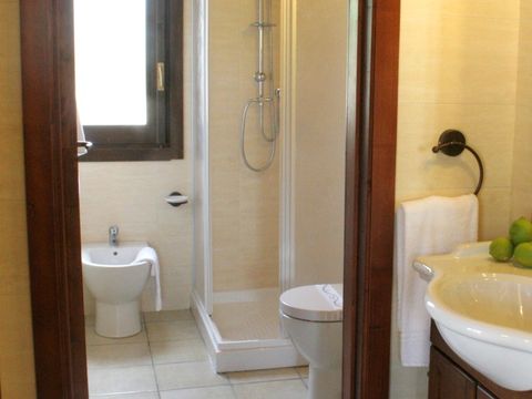 APPARTEMENT 4 personnes - Vue jardin  4 personnes - 1 chambre avec lit double + 2 lits supplémentaires