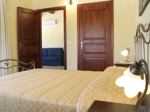 APPARTEMENT 2 personnes - avec vue sur le jardin  2 adultes - 1 chambre avec lit double