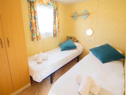 BUNGALOW 5 personnes - 2 chambres 4 adultes + 1 enfant
