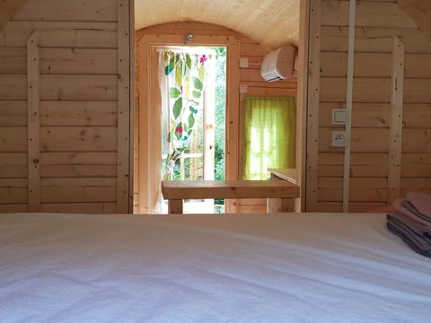 HÉBERGEMENT INSOLITE 2 personnes - Hébergement Tonneau - Sans sanitaires - Toilette sèche