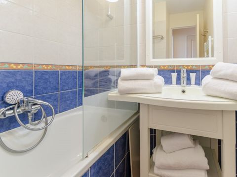 APPARTEMENT 8 personnes - 2 CHAMBRES + 1 COIN NUIT - BALCON