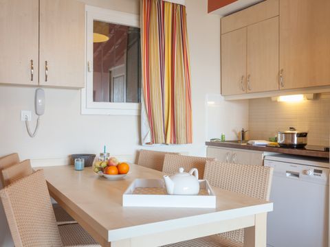 APPARTEMENT 6 personnes -  1 CHAMBRE + 1 COIN NUIT - TERRASSE OU BALCON - VUE MER