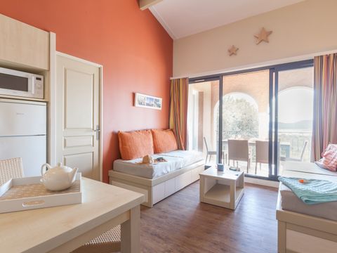 APPARTEMENT 6 personnes -  1 CHAMBRE + 1 COIN NUIT - TERRASSE OU BALCON - VUE MER