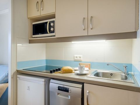 Studio 4 personnes - 1 coin nuit - Climatisation - Terrasse ou balcon - Vue mer