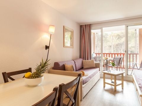 STUDIO 4 personnes - 1 coin nuit – Terrasse ou balcon – Vue jardin