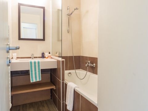 APPARTEMENT 6 personnes - 1 CHAMBRE + 1 COIN NUIT - VUE JARDIN APPARTEMENT 6 personnes - 1 CHAMBRE + 1 COIN NUIT - VUE JARDIN