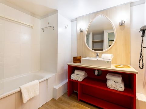 APPARTEMENT 6 personnes - - 1 chambre + 1 alcôve - Vue sur le jardin