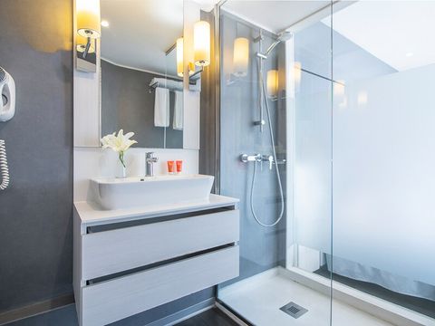 CHAMBRE 2 personnes - Chambre Individuelle - Balcon