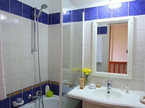 APPARTEMENT 4 personnes - 1 chambre - terrasse ou balcon - climatisé - rénové