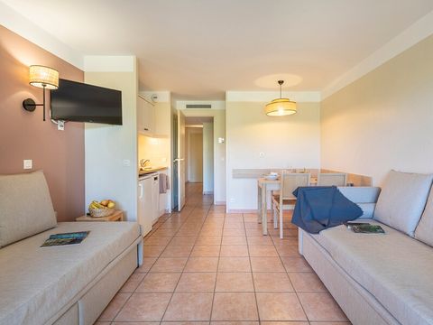 Appartement 5 personnes - 1 chambre - Terrasse ou balcon - Vue sur la piscine - Climatisé