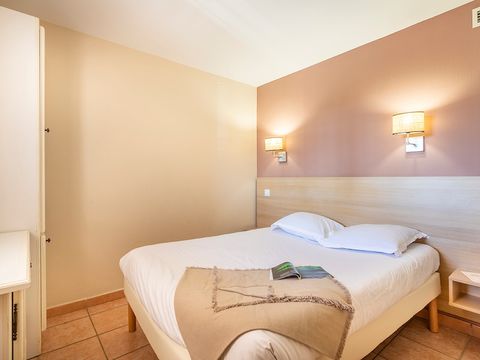 Appartement 5 personnes - 1 chambre - Terrasse ou balcon - Vue sur la piscine - Climatisé