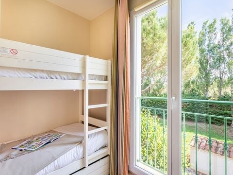 MAISON 8 personnes - 2 chambres + 1 coin nuit - triplex- terrasse - climatisé - rénové