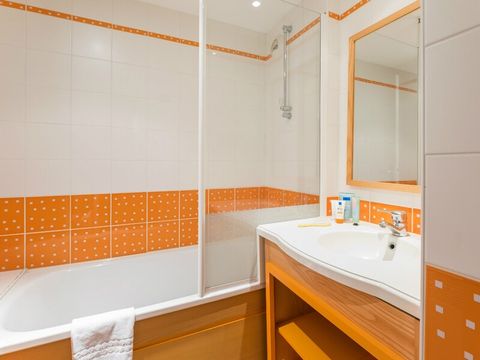 Appartement 6 personnes - 1 chambre - 1 coin - Nuit - Balcon