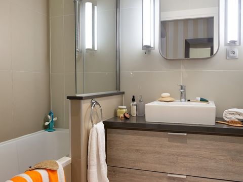 APPARTEMENT 6 personnes - 2 chambres - Côté rue - Bâtiments portuaires