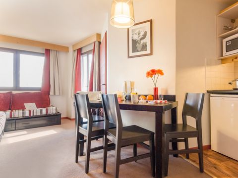 APPARTEMENT 6 personnes - 1 chambre + 1 coin nuit vue montagne dégagée