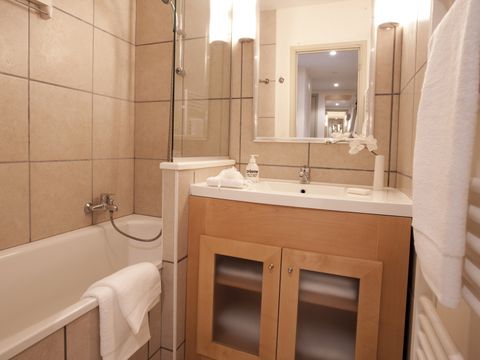 APPARTEMENT 4 personnes - 1 CHAMBRE - BALCON - EXPOSITION SUD
