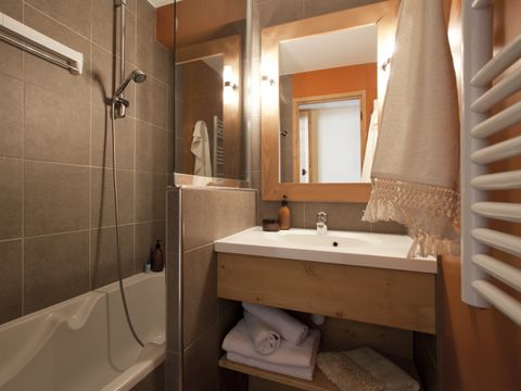 APPARTEMENT 4 personnes - - 1 chambre - Vue sur la montagne - Orientation sud