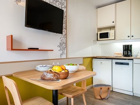 STUDIO 2 personnes - Studio 2 personnes, balcon, climatisé, vue cour, rénové