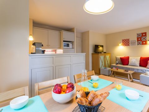 APPARTEMENT 6 personnes - 1 chambre + 1 coin nuit - Terrasse ou balcon - Vue piscine