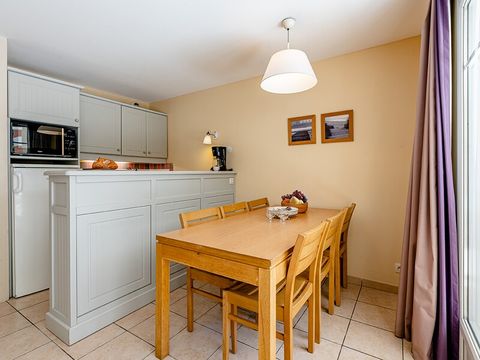 APPARTEMENT 6 personnes - 1 chambre + 1 coin nuit - Terrasse ou balcon - Vue piscine