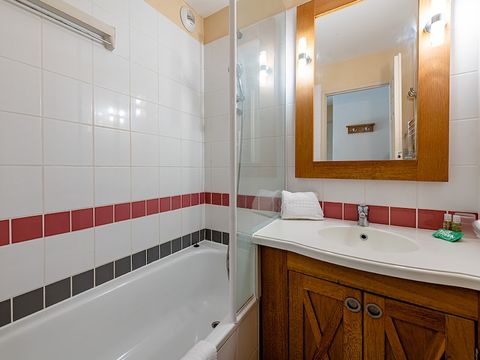 APPARTEMENT 6 personnes - 1 chambre + 1 coin nuit - Terrasse ou balcon - Vue piscine