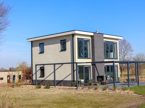 MAISON 8 personnes - Cube Magnefique